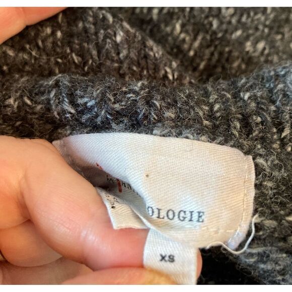Anthropologie Oversized V neck chunky black flecked sweater w/ bell sleeves - Picture 7 of 9